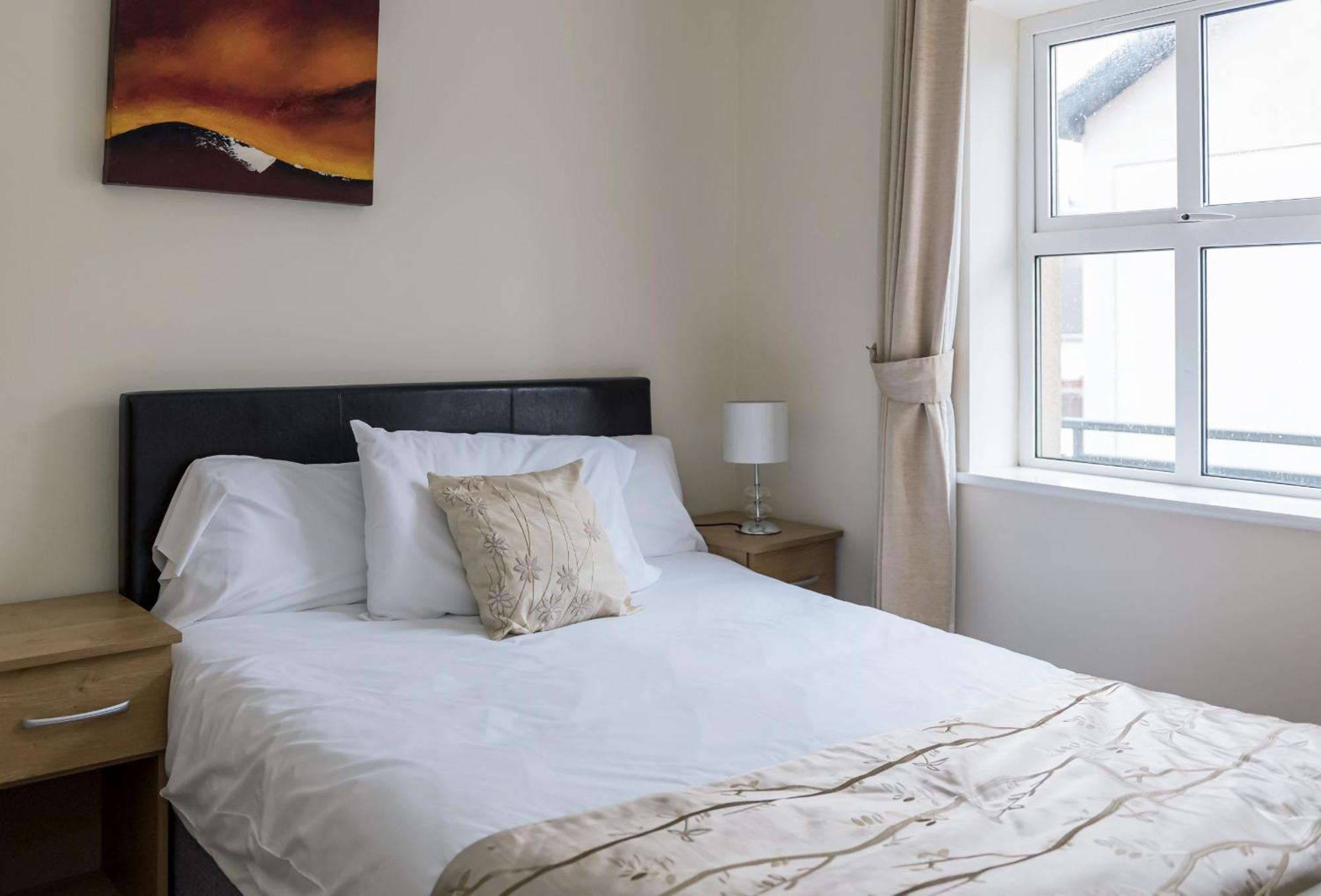 Marine Court Ground Floor Apartment 班多伦 外观 照片