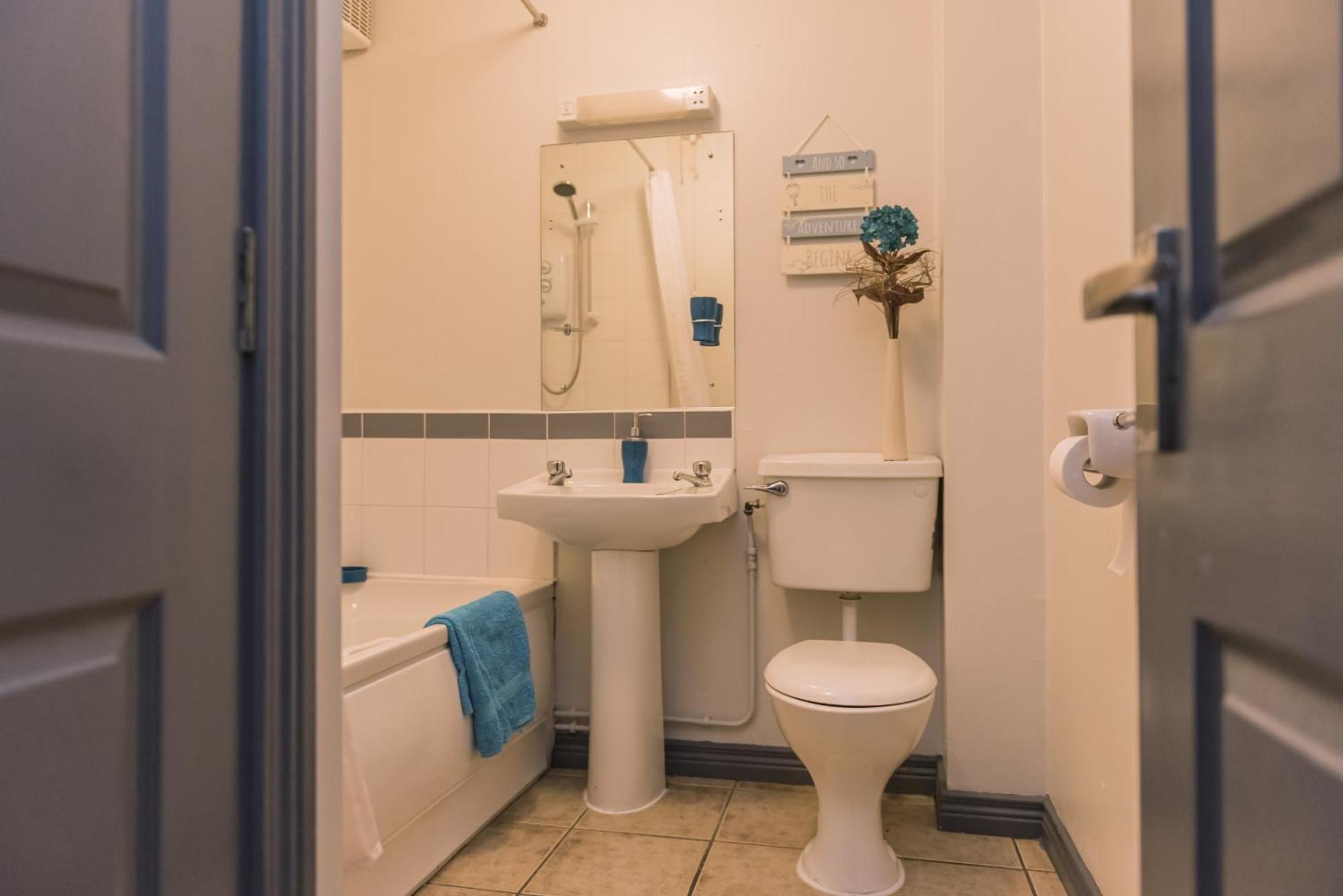 Marine Court Ground Floor Apartment 班多伦 外观 照片