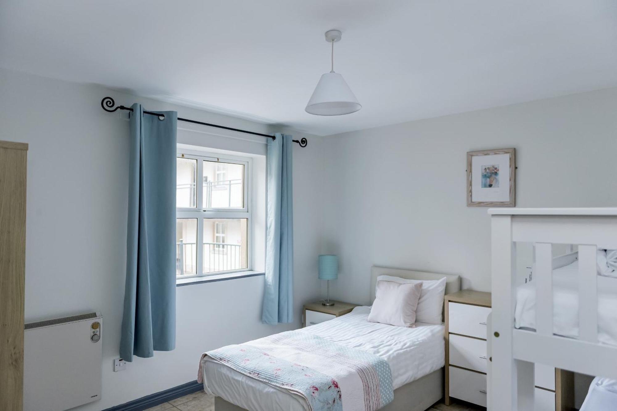 Marine Court Ground Floor Apartment 班多伦 外观 照片